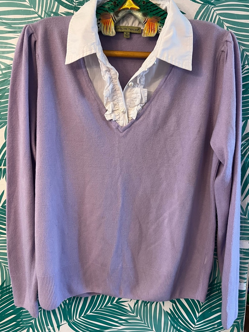 Carolyn Taylor V-Neck Sweater in Lavender w/ built in white ruffle collar sz XL
